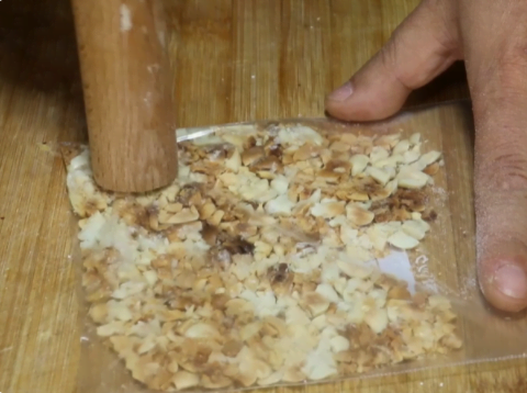 只用1碗面粉，3個(gè)雞蛋，教你懶人面包做法，有電飯鍋就能做